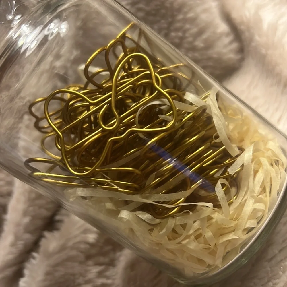 DISNEY Minnie Mouse Bow Paper Clips - Picture 3 of 3